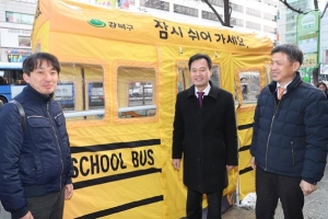 [현장 행정] 거리엔 폴리·어르신엔 찜질방…강북에선 동장군도 ‘1보 후퇴’