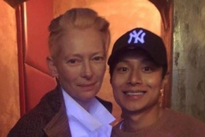 틸다 스윈튼 만난 김충재, 설렘 감출 수 없는 미소 “깜짝 내한”