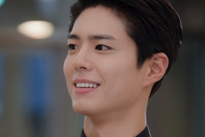 ‘남자친구’ 박보검, 호텔 프론트 클락 변신 “송혜교와 더 견고해지는 썸”