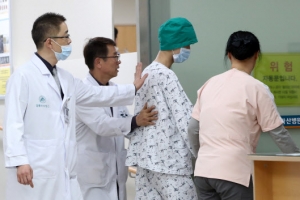 일주일 전까지 우리 옆에 있었는데… 마지막 길 배웅한 친구들