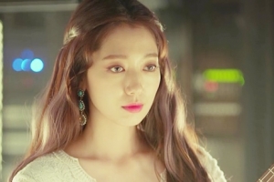 ‘알함브라 궁전의 추억’ 현빈X박신혜 서울서 재회 “너무 믿지 말랬죠”