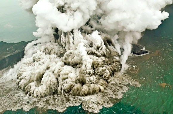 인도네시아 쓰나미 부른 순다해협 화산섬 분화 