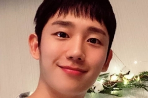 “메리 크리스마스” 정해인, 선물 같은 셀카 ‘심쿵’