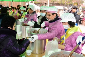 [현장 행정] ‘팥죽 산타’가 된 류경기 중랑구청장