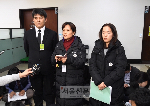 [서울포토] 입장발표하는 故김용균씨 어머니