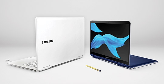 ‘삼성 노트북 Pen S’ 플래티넘 화이트(왼쪽) 모델과 오션 블루 모델. 삼성전자 제공