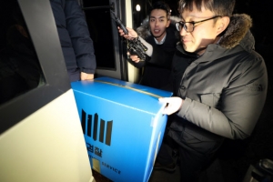 檢, 김태우 보고서·이인걸 PC 확보…靑 민정라인 줄소환 예고