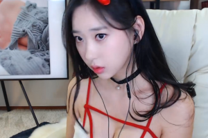 [포토] “후드티만 입었는데 방송 정지”…억울함 호소한 모델 신재은