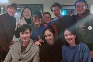 “보고싶었소” 이병헌-김태리, ‘미스터 션샤인’ 송년회서 재회