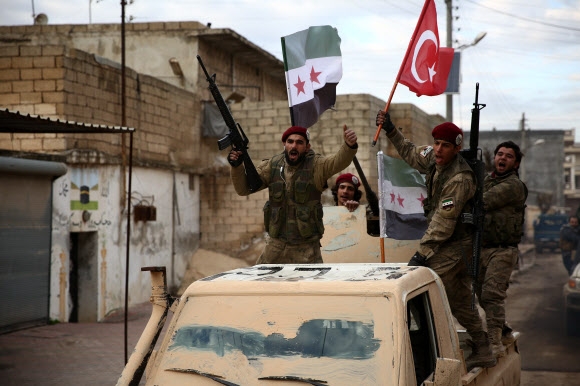 터키, 시리아 반군 지원… 끝나지 않은 시리아 내전 