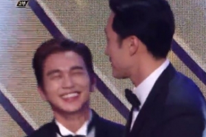 ‘MBC 연기대상’ 소지섭 수상 축하하는 유승호 ‘해맑은 미소’