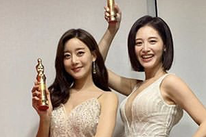 ‘MBC 연기대상’ 김재경, 트로피 들고 환한 미소 “잊지 못할 2018년”