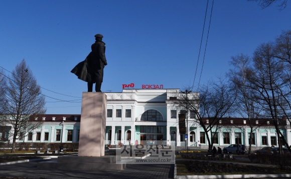 러시아 프리모르스키(연해주) 우수리스크의 기차역 광장. 1920년 ‘4월 참변’ 당시 일본 헌병대에 끌려가 처형된 곳으로 추정된다. 우수리스크 안주영기자 jya@seoul.co.kr