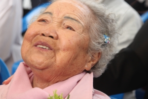 “위안부 피해 이옥선 할머니 4000만원 사기 피해”…청와대 청원 글