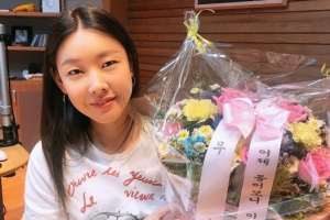 한혜진, 전현무 보낸 꽃바구니에 함박 미소 “문자 그만 보내세요”