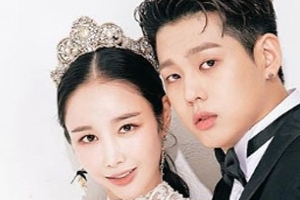 이사강♥론, 결혼 앞두고 웨딩화보 공개 “첫눈에 반한 공주-왕자님”