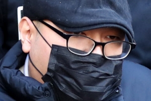 [포토] 영장심사 출석하는 ‘의사 살해’ 피의자