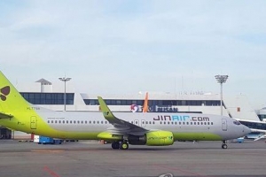 진에어 기내 압력조절 이상으로 승객 181명 산소마스크 ‘공포’