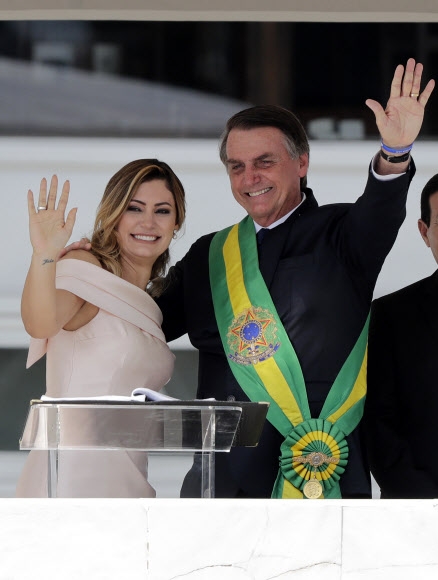 자이르 보우소나루 브라질 대통령(오른쪽) AP 연합뉴스