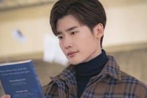 ‘로맨스는 별책부록’ 이종석, 시선 사로잡는 훈훈 비주얼 ‘뇌섹남 등극’
