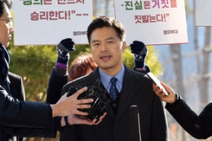 檢출석 김태우 “靑 범죄행위 낱낱이 밝혀져야”