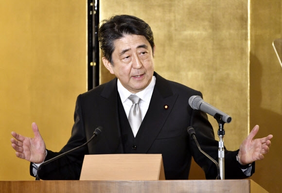 신년회견하는 아베 신조 일본 총리