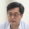 [경제블로그]김동연 전 부총리, “정책결정 과정의 반성 없어 아쉬워”