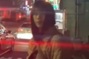 강다니엘, 스케이트 보드 들고 환한 미소 ‘멍뭉美 가득’