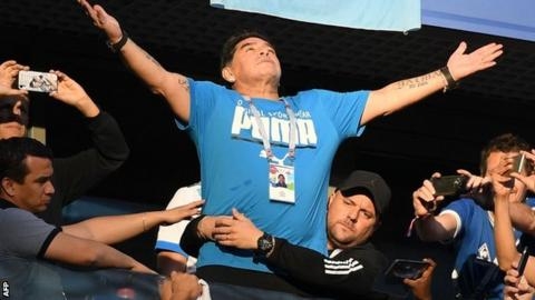 지난해 러시아월드컵 때 아르헨티나의 모든 경기를 찾아 응원하던 디에고 마라도나. AFP 자료사진