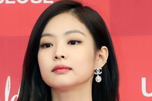 ‘2019 골든디스크’ 제니, 열애설 후 첫 공식석상 ‘도도한 눈빛’