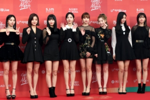 [포토] 트와이스, ‘시상식 왔어요’ 상큼 인사