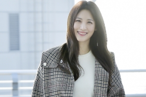 배우 수현, 겨울 추위도 녹인 화사한 미소