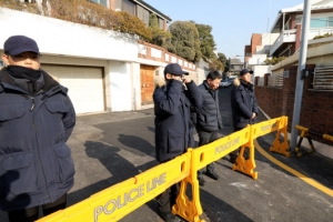 ‘사법 유린’ 전두환, 강제로 법정에 앉힌다