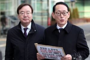 現정권 수사 부담에 고발 철회 여론 더해 신재민 수사팀도 못 꾸린 檢