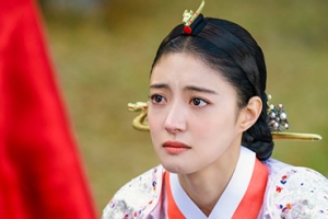 ‘왕이 된 남자’ 이세영, 외유내강 중전 완벽 변신 ‘우아한 자태’
