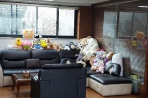 건물 내부 공개한 아이유, 투기 아닌 실사용 증명 “사무실+개인 작업실”