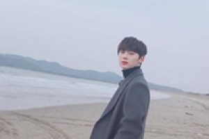 워너원 황민현, 오랜만에 공개한 근황 ‘눈에 띄는 훈훈 비주얼’