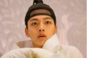 ‘왕이 된 남자’ 여진구, 왕 대행 시작한 모습 포착 ‘벌써 웃음 예고’