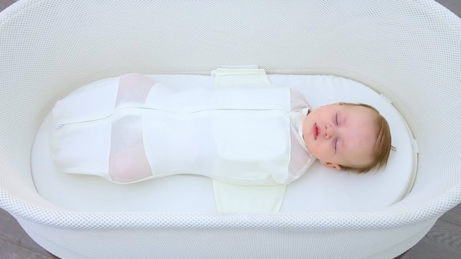 스마트 아기침대 ‘스누’에서 잠자고 있는 아기의 모습. 2019.01.09 해피스트베이비 사이트 캡처