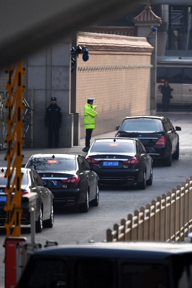 베이징역 도착하는 김정은 국무위원장 귀국 차량 행렬