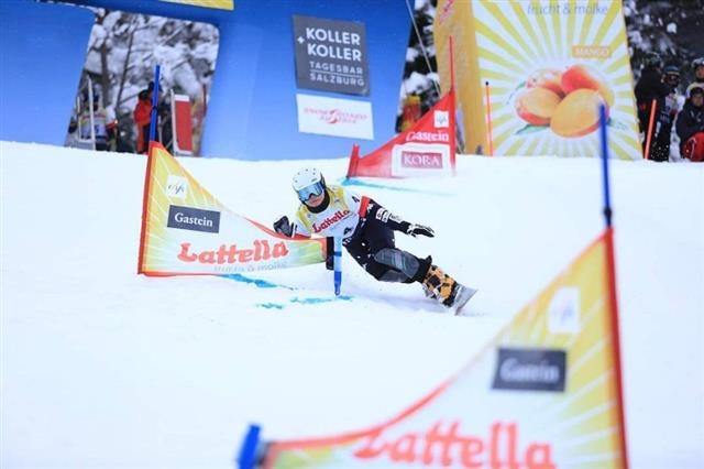 9일 오스트리아 바트가슈타인에서 열린 2018~19 국제스키연맹(FIS) 스노보드 월드컵 평행 회전에서 눈밭을 가르고 있는 정해림.  대한스키협회 제공
