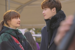 ‘로맨스는 별책부록’ 이나영♥이종석, 커플컷 공개 “심쿵력 만렙”