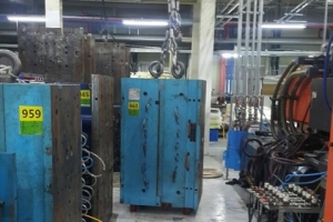 부산 플라스틱 사출 공장 근로자 금형에 끼여 숨져