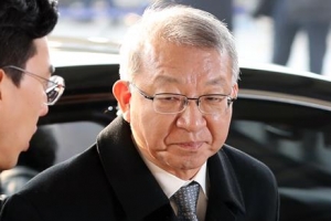 [양승태 소환] 법원노조·지지 반대 집회·취재진·경찰까지…수천명 북적인 대법