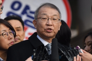 [서울포토] 검찰 출석 전 입장발표하는 양승태 전 대법원장