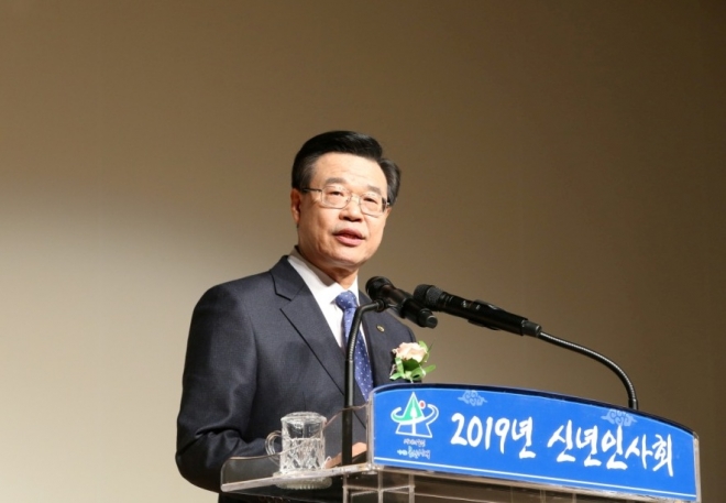 지난 10일 서울 용산구 용산아트홀 대극장 미르에서 열린 ‘2019년 신년 인사회’에서 성장현 용산구청장이 신년사를 밝히고 있다. 용산구 제공