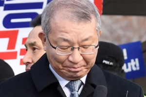 [서울포토] 심기불편해 보이는 양승태