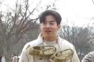 ‘나혼자산다’ 헨리, 친구 마리오와 민속촌 방문 ‘의상 보니..’