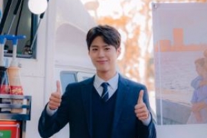 “‘응답하라’ 우정”...‘남자친구’ 박보검 응원 위해 커피차 보낸 안재홍