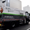 [서울포토] 서울도심을 달리는 미세먼지 흡입 청소차